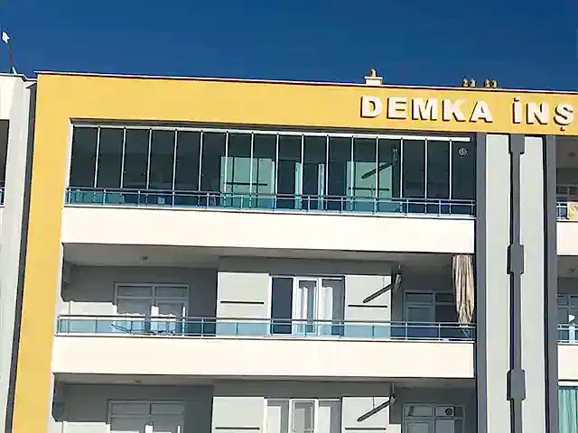 seydişehir de vermiş olduğumuz cam balkon ve plise perde hizmetinin dış cepheden görseli