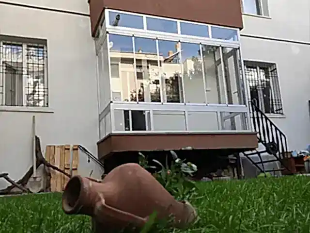 yalıhüyükde vermiş olduğumuz cam balkon hizmetinin dış cepheden görseli